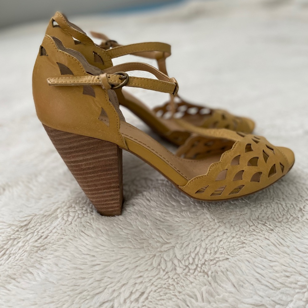 Crown Vintage Mary jane’s in yellow